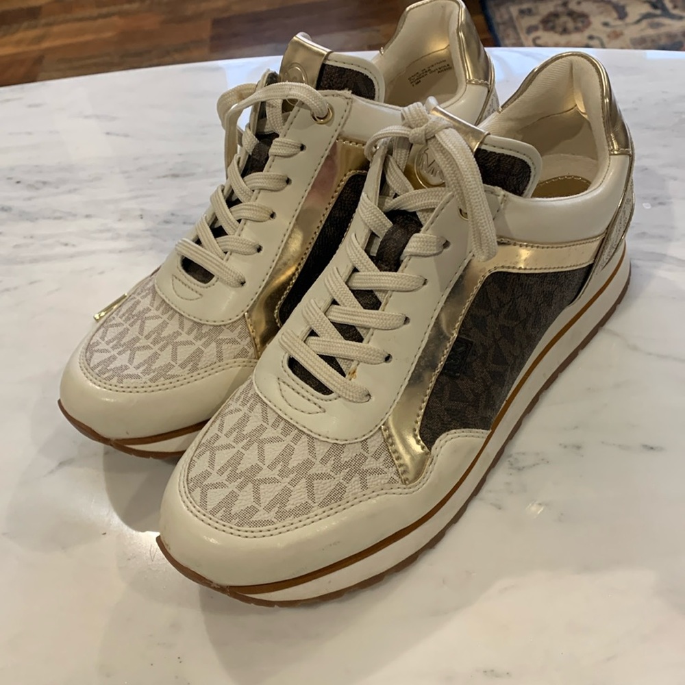 ✨Sz 7.5 Women's Shoes Michael Kors Maddy Mixed Trainer Beige Gold 49T8MAFS1B